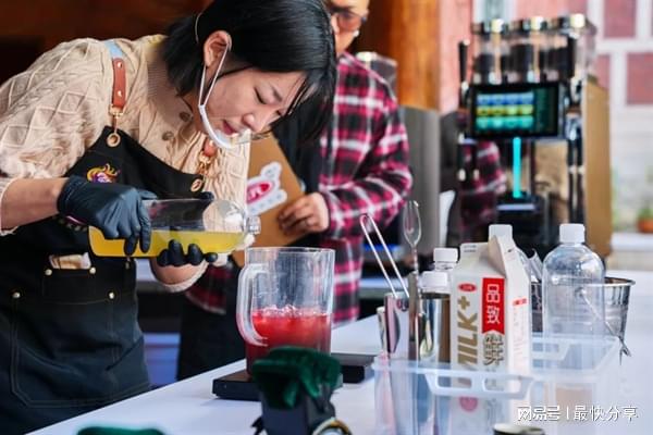 第十二届上海国际潮流饮品创意制作大赛PG麻将胡了咖博士商用全自动咖啡机助(图2)